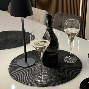 Valdobbiadene Prosecco Servieren - Sui Nui Valdobbiadene mit Italesse Grand Balloon Gläser