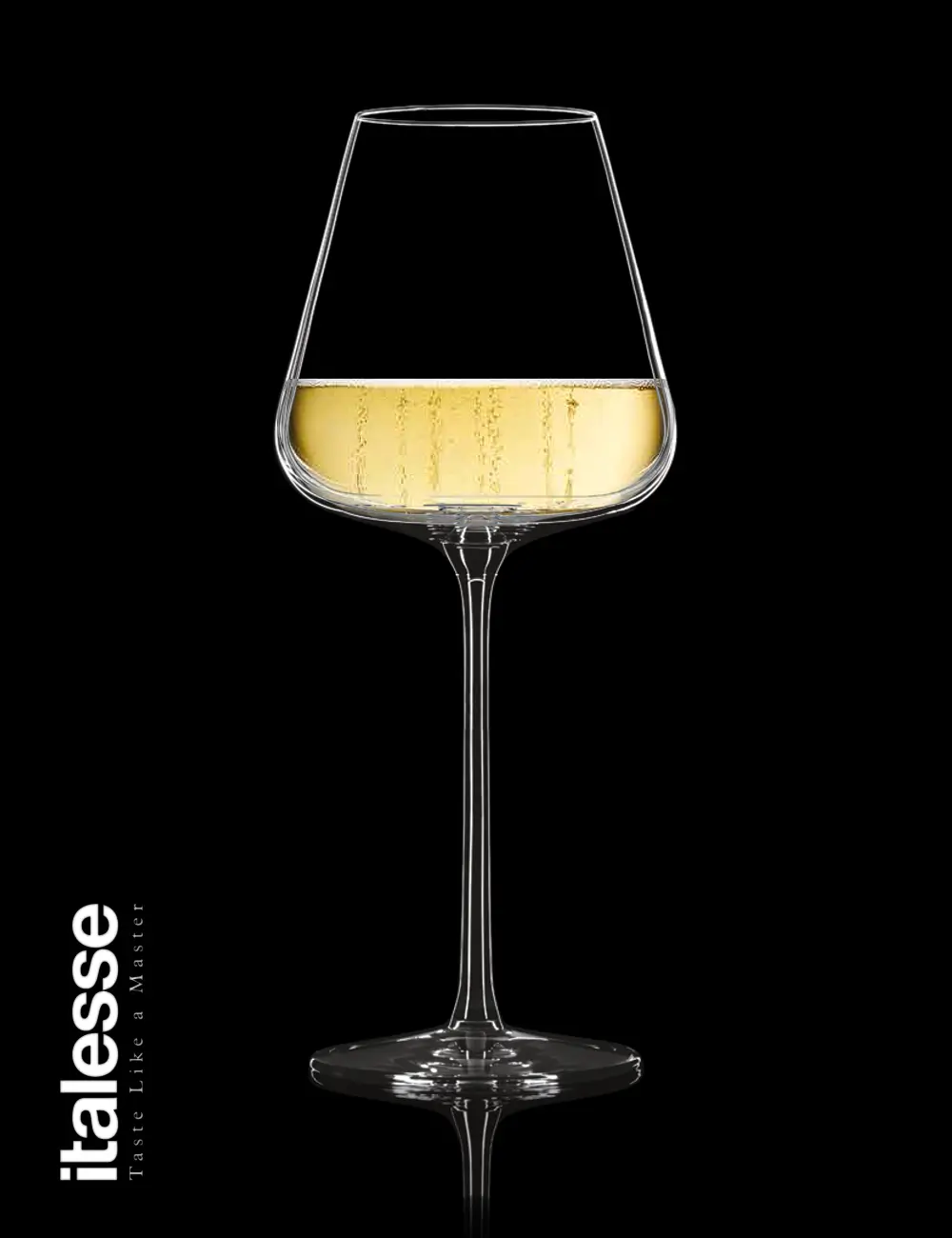 Produktbild - Italesse Etoile Sparkle Xtreme kristallines Glas, Art. 3055 480cc. Erhältlich bei Spontano. Gefülltes Glas mit schwarzem Hintergrund.