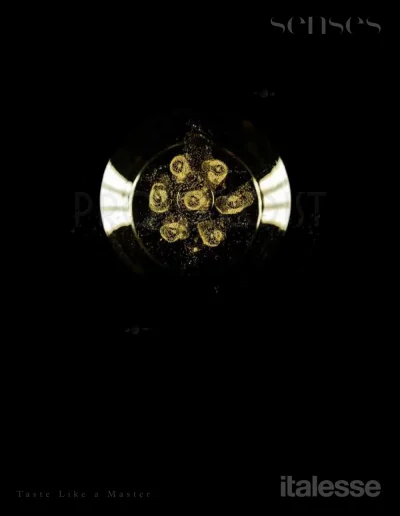 Produktbild - Italesse Etoile Sparkle Xtreme kristallines Glas, Art. 3055 480cc. Erhältlich bei Spontano. Gefülltes Glas mit 7 Perlage Punkte fotografiert von oben.